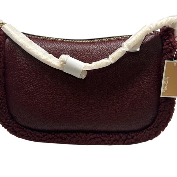 MICHAEL KORS CARMELA Burgundy Multi
Medium Leather Chain Crossbody
Shearling
NWT - Picture 2 of 7